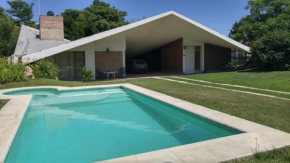 Casa con pileta exclusiva y parque en Villa Carlos Paz